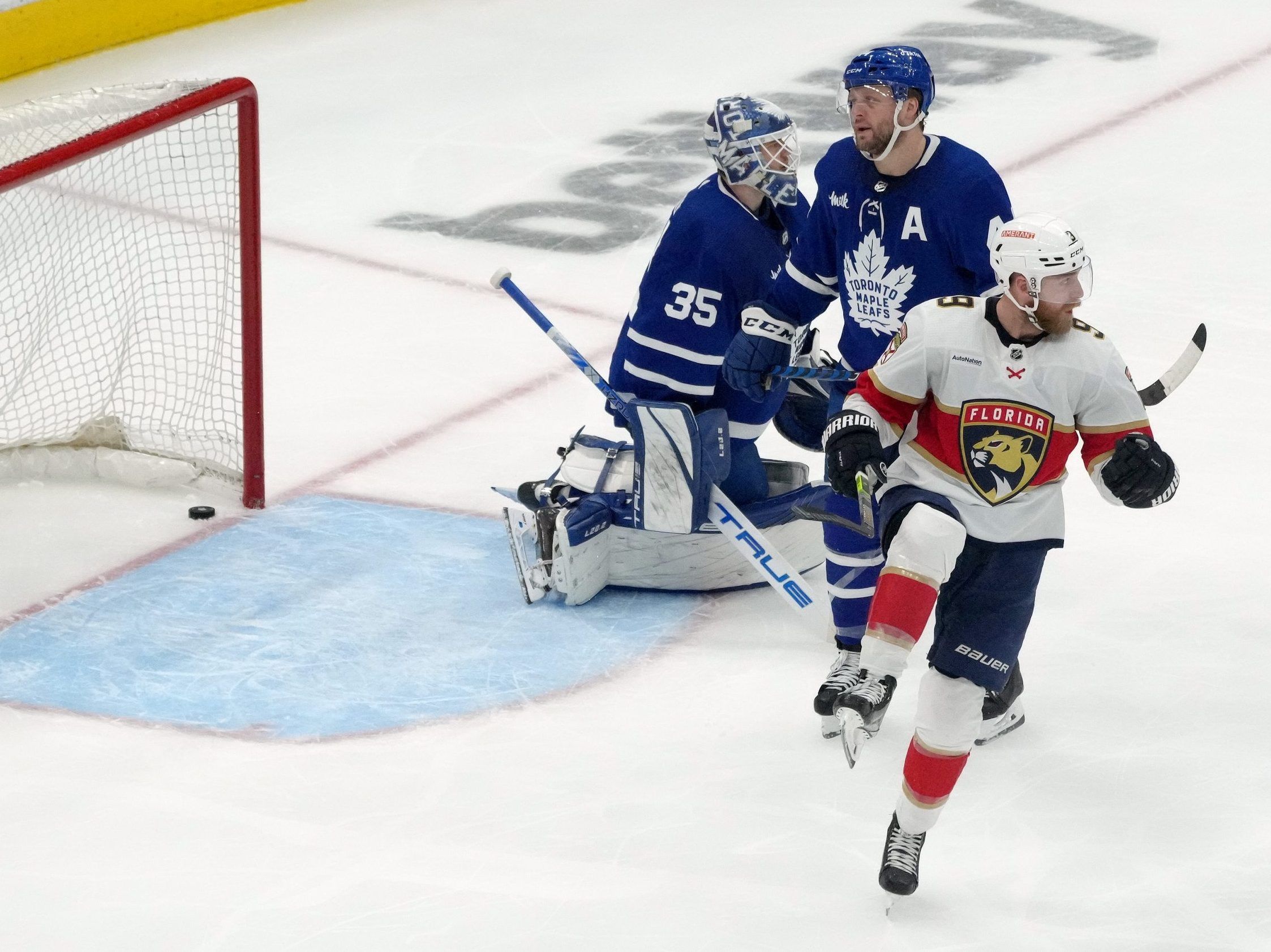Panthers top Maple Leafs to steal home ice in second round