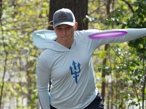 Disc golfer Natalie Ryan throwing disc