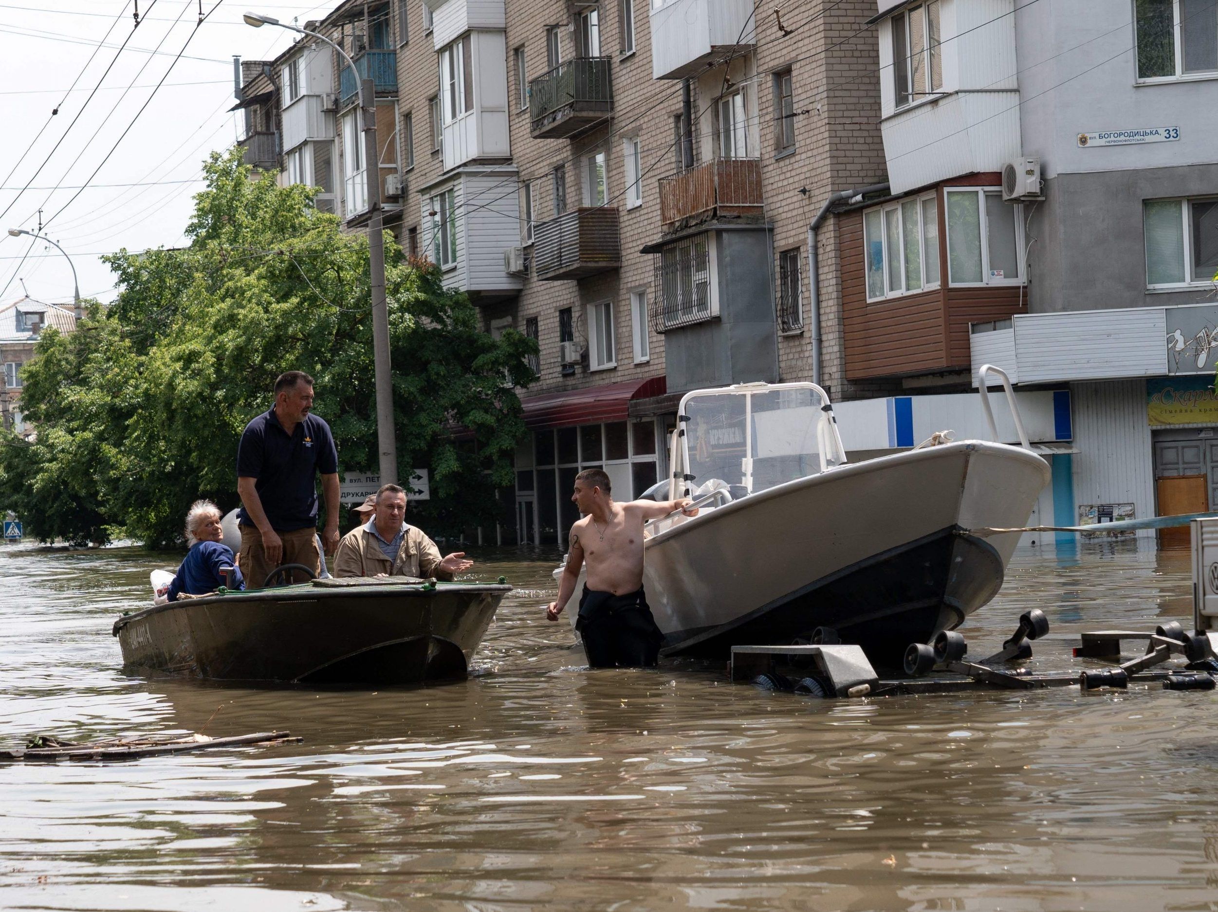 Ukraine rushes drinking water to flooded areas after major dam breach ...