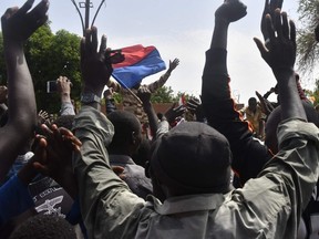 Protesters cheer Nigerien troops