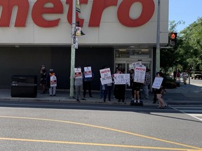 Striking Metro grocery workers are demanding the company return to the bargaining table with a better offer, their union said Sunday.