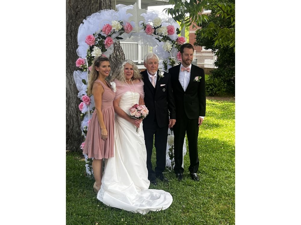 At her wedding, her two oncologists walked her down the aisle - Vimarsana News