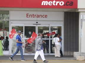 Striking Metro grocery store workers