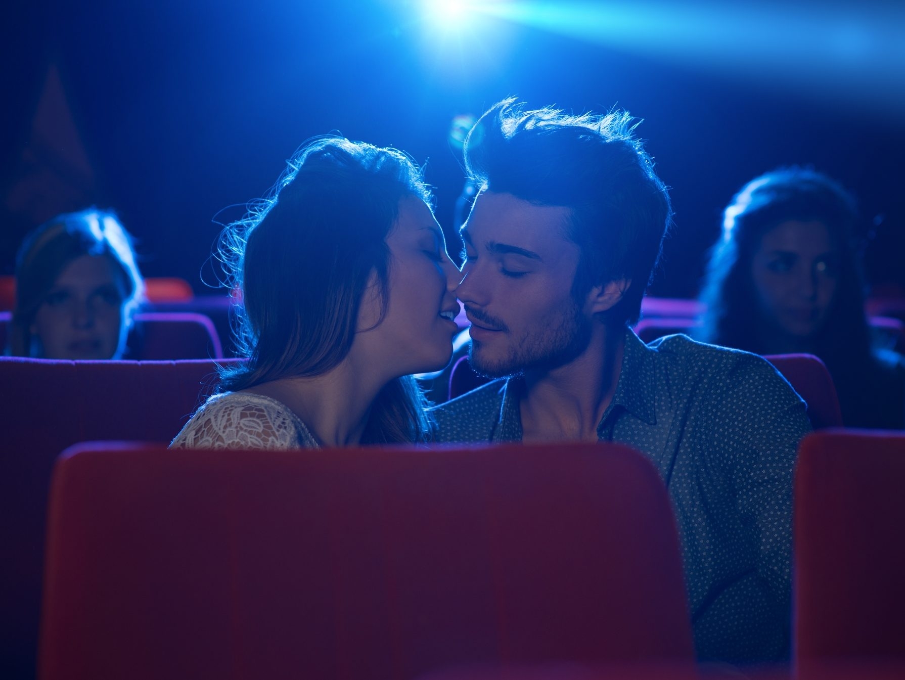 1 in 5 Canadians admit to having sex at the movies: Report | Toronto Sun