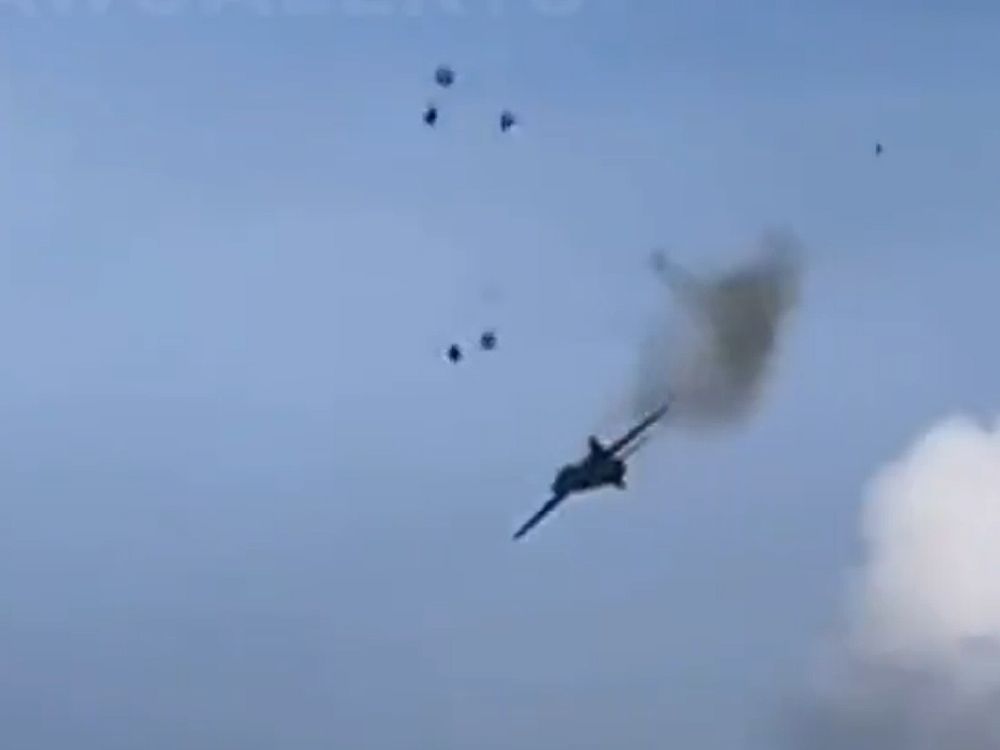 Pilot, crew member eject before fighter crashes at Michigan air show ...