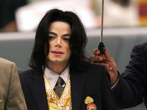 Michael Jackson arrives at the Santa Barbara County Courthouse