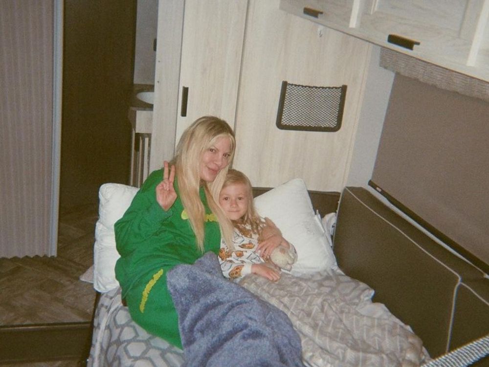 Tori Spelling Making Priceless Memories With Kids At Motorhome   Tori Spelling 1 