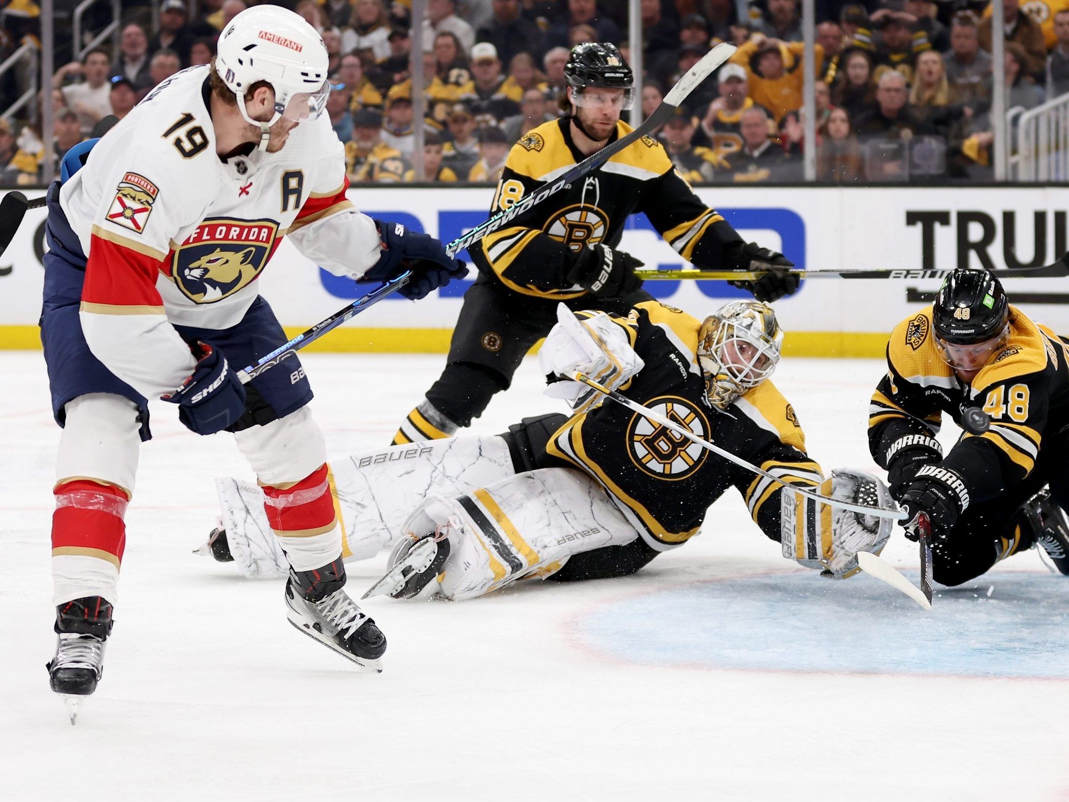 Brad Marchand sends Leafs to 5th straight loss with 1st goal in 12