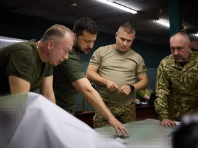 Volodymyr Zelensky and the colonel general Oleksandr Syrskyi visiting the brigades