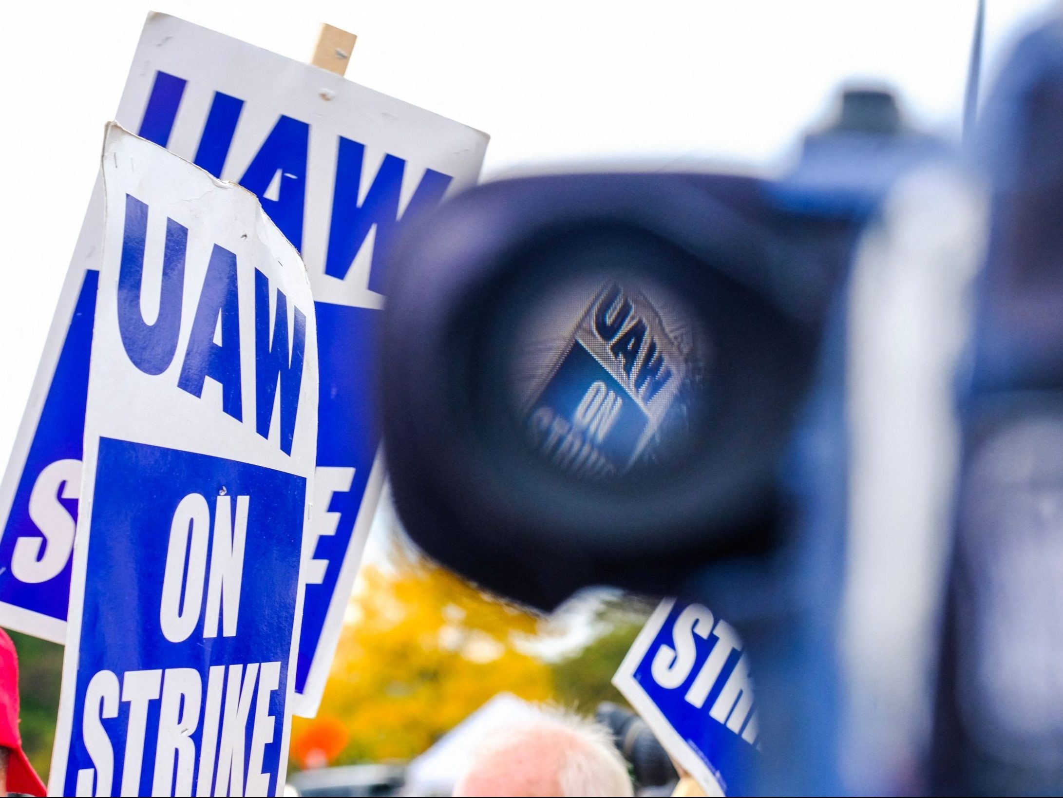 UAW strikes spreads as 7,000 more workers join the picket line