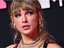De Amerikaanse zangeres Taylor Swift arriveert op 12 september 2023 voor de MTV Video Music Awards in het Prudential Center in Newark, New Jersey.  