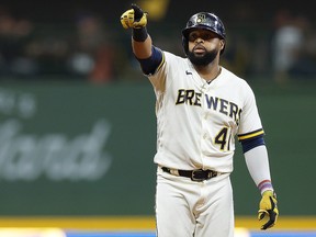 Milwaukee Brewers clinch division title in final home game