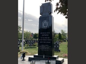 在全麵調查雅羅斯拉夫洪卡的納粹戰爭記錄後，加拿大應該拆除紀念他的前黨衛軍部隊的紀念碑。