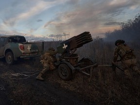 The Ukrainian military assembles a launcher