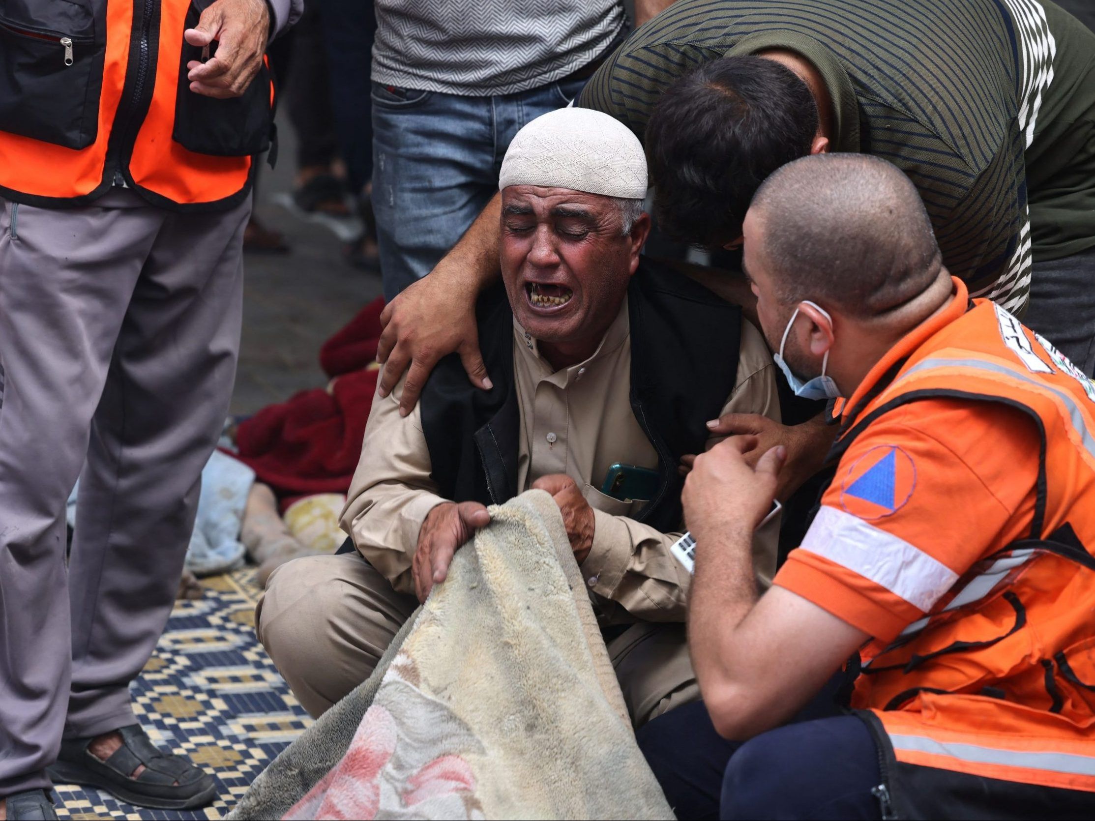 Blast kills hundreds at Gaza hospital; Hamas and Israel trade blame ...