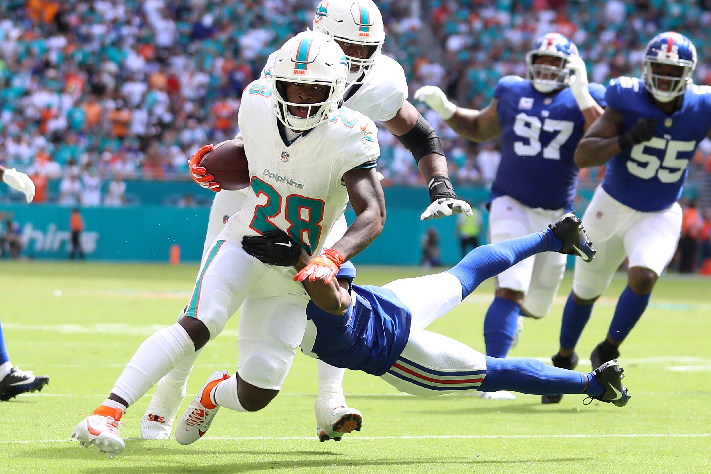 De'Von Achane, Tyreek Hill lead Dolphins to win over New York Giants