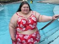 Plus-size influencer Jaelynn Chaney on steps of outdoor pool at Hawaii resort.