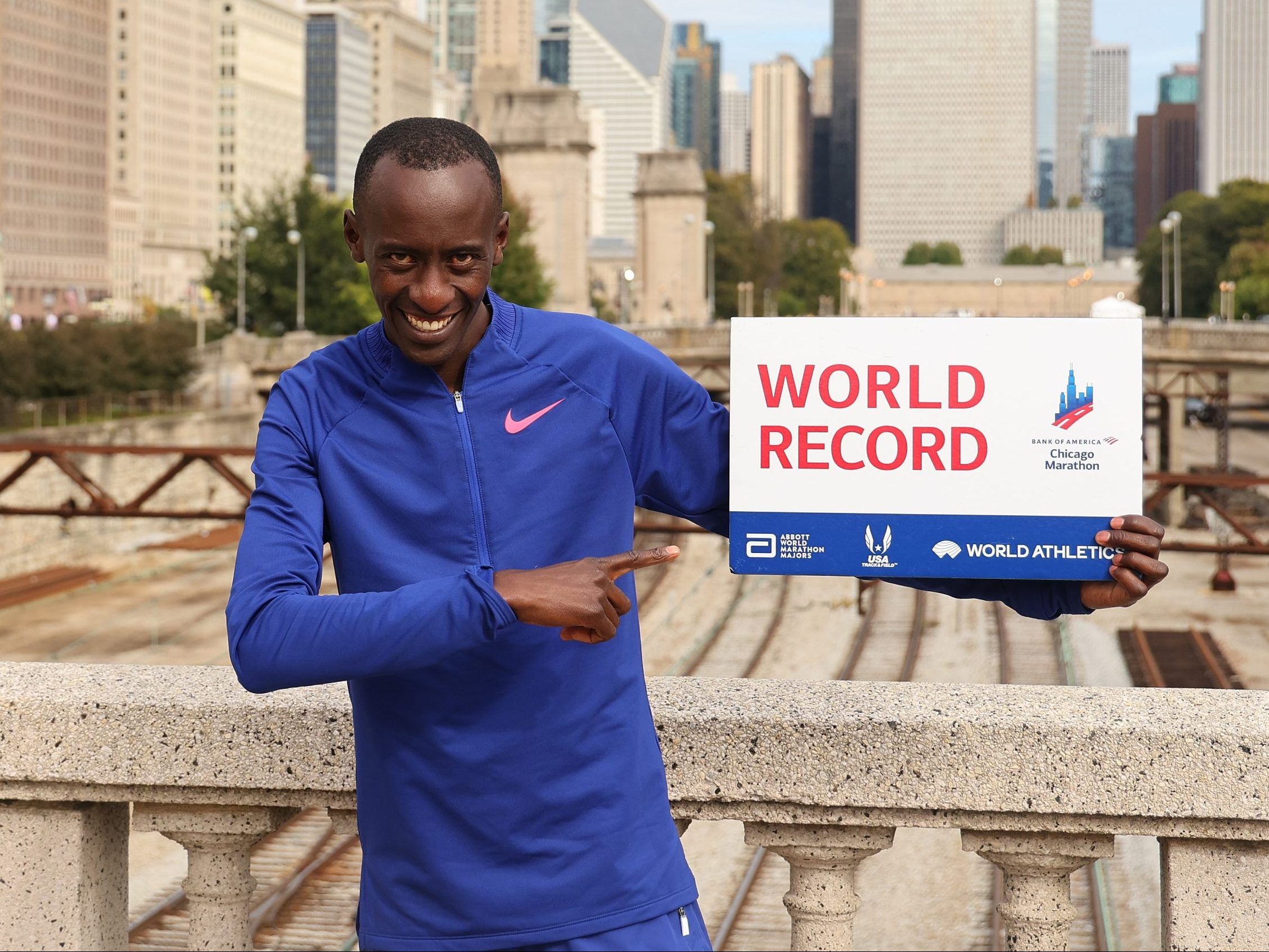 Kelvin Kiptum sets world marathon record in Chicago