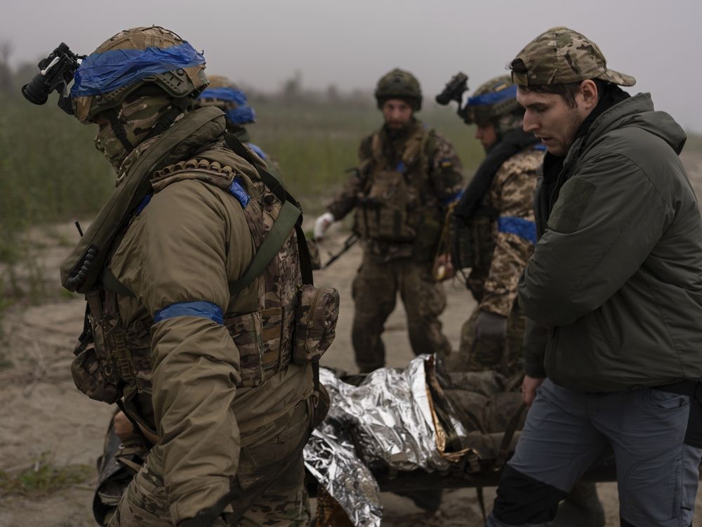 Civilians killed as Russian forces renew push to take Ukrainian towns ...