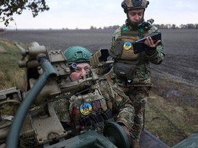 Ukrainian servicemen part in training