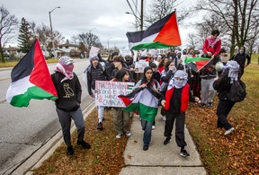 Students demonstrate in support of Palestinians