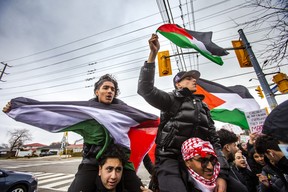 Students demonstrate in support of Palestinians