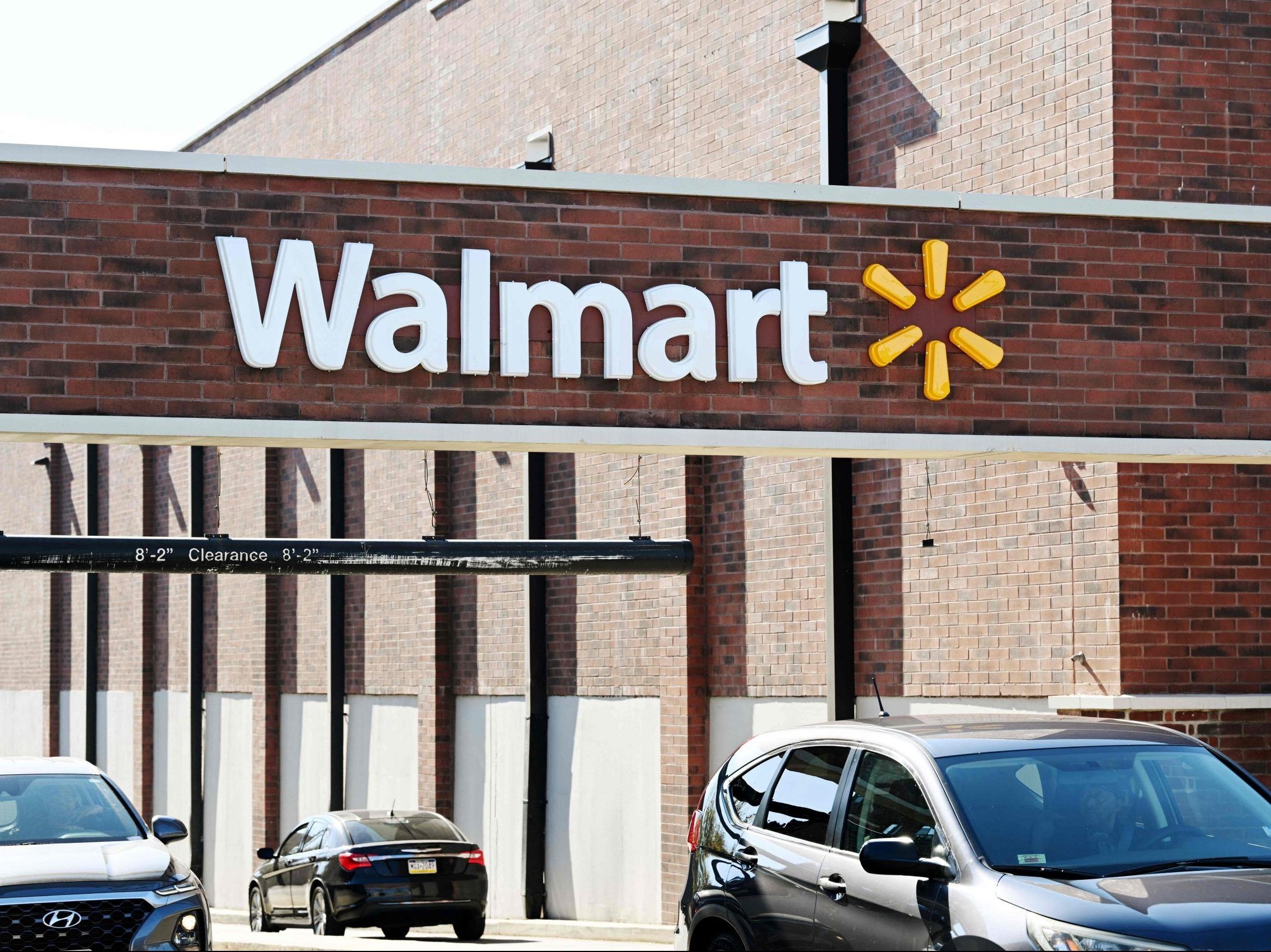 Toddler in Ohio accidentally fires mom s gun in Walmart store