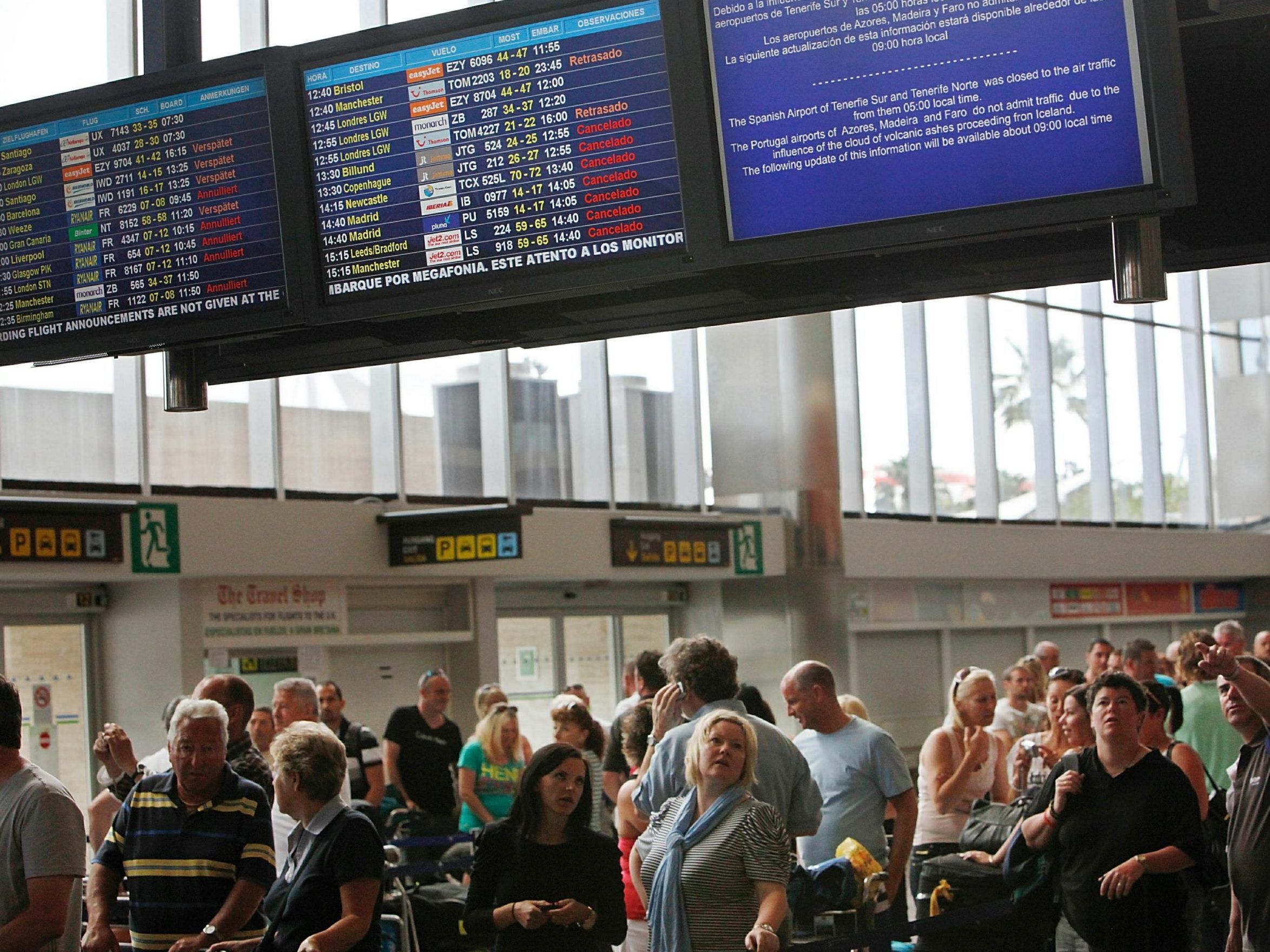 Spanish police arrest 14 airport workers after items go missing