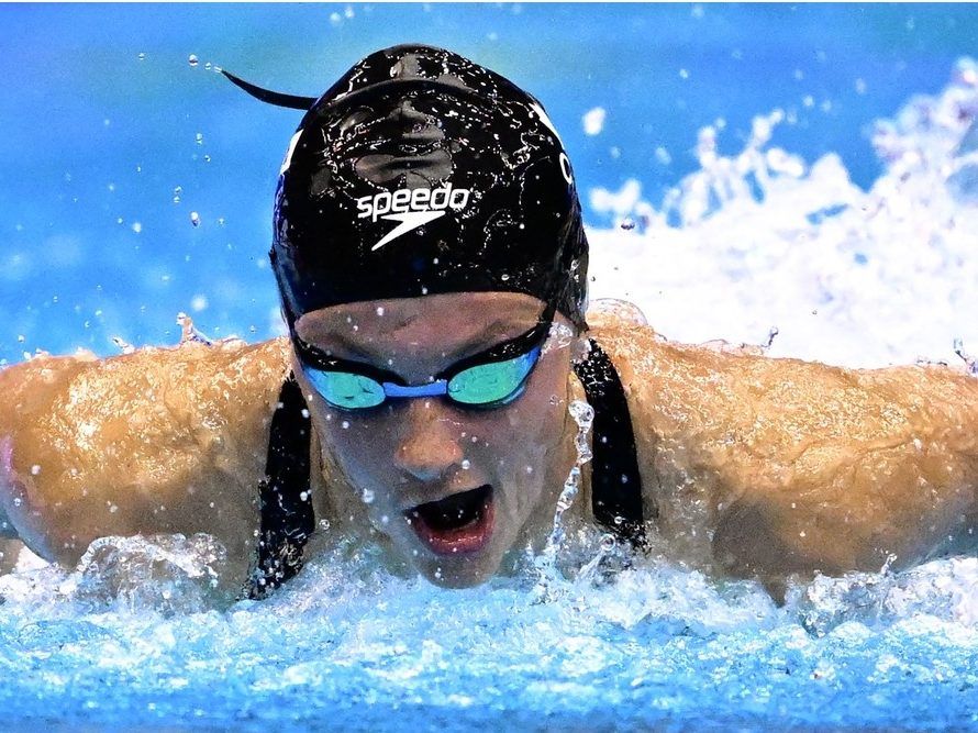 《庞大媒体女性运动员年度评选：令人惊叹的游泳选手夏娜...》