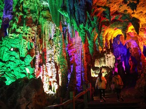 tourists visiting Yinziyan cave