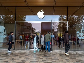 Sales at Apple's U.S. retail division declined in November and December, according to data from Bloomberg Second Measure.