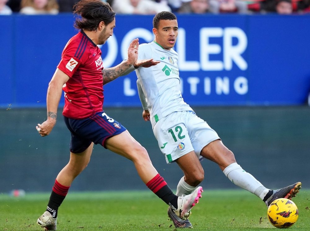 Mason Greenwood of Getafe CF passes the ball.