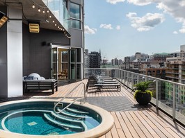 Warwick Le Crystal-Montréal has an impressive 12th-floor wellness area, including Éléments Maison De Beauté, an indoor pool and sauna, a fitness centre, and an outdoor hot tub with dramatic views of Montreal.