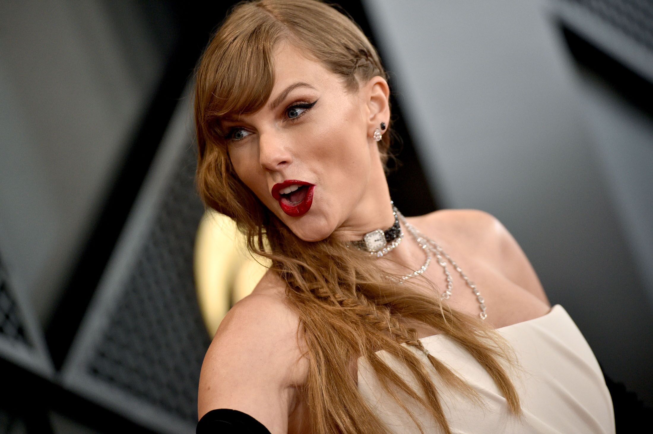 The Untold Story Behind Taylor Swift'S "The Life Of A Showgirl" Album Announcement - ripioff