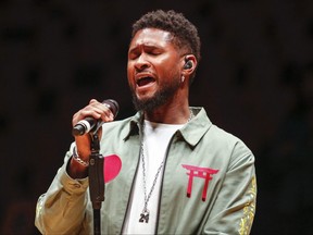 Singer Usher sings during a rehersal to honour the late Kobe Bryant prior to an NBA game against the Portland Trail Blazers at Staples Center Friday, Jan. 31, 2020, in Los Angeles.