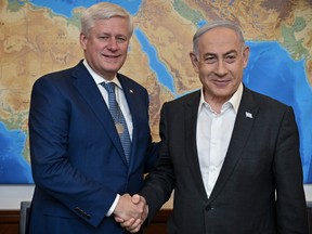 Stephen Harper shakes hands with with Benjamin Benjamin Netanyahu