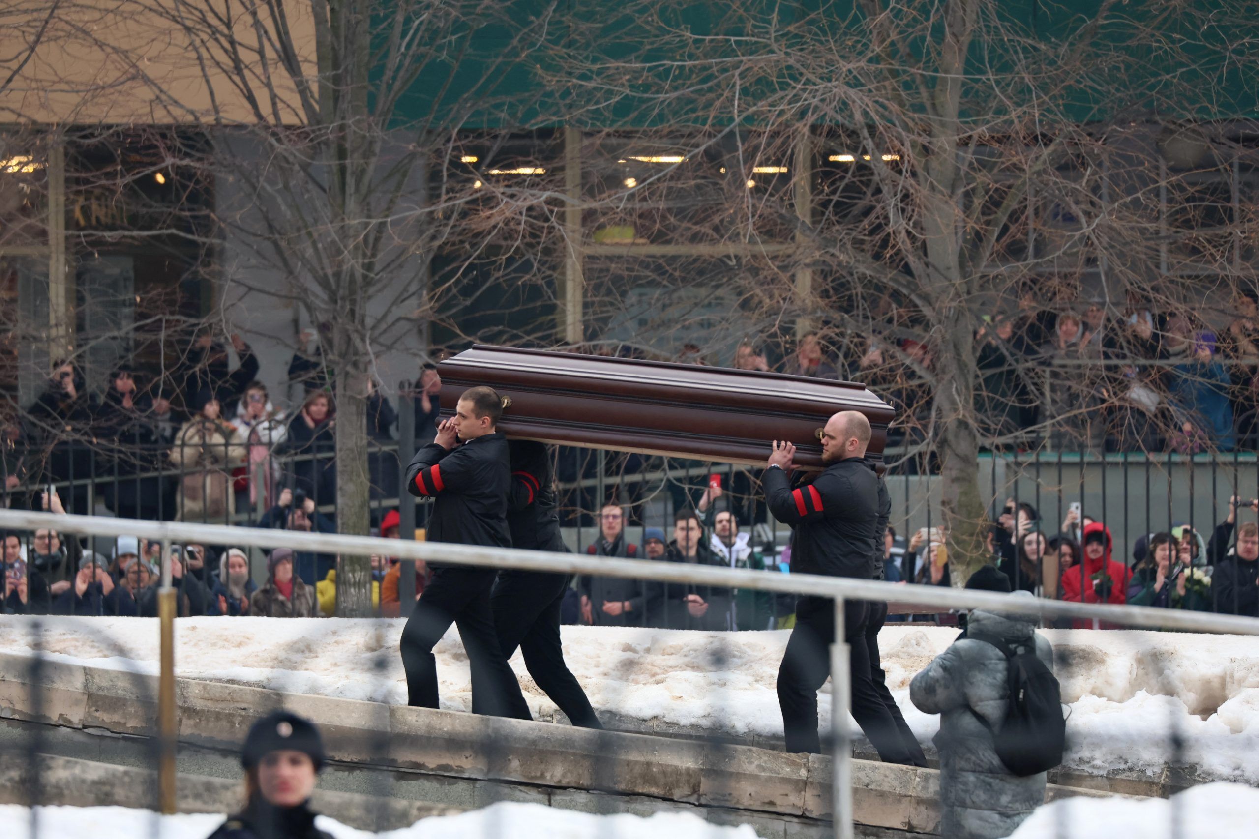 Hundreds bid farewell to Alexei Navalny at his funeral in Moscow ...