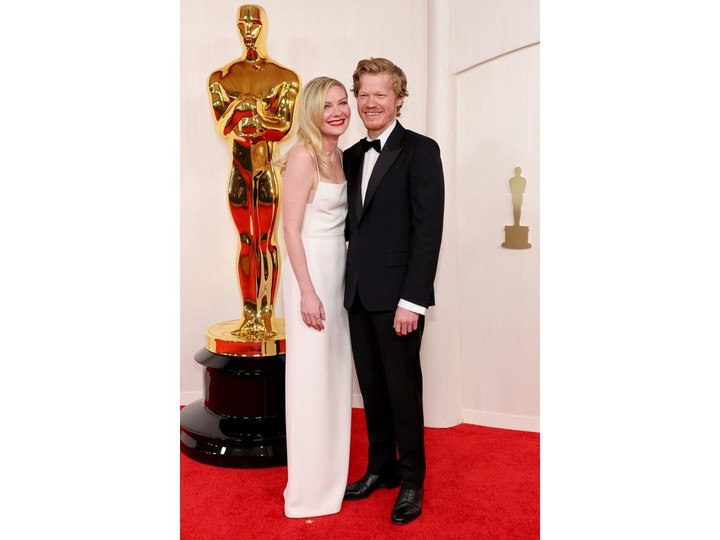 Kirsten Dunst and Jesse Plemon attend the 96th Annual Academy Awards on March 10, 2024 in Hollywood, California.