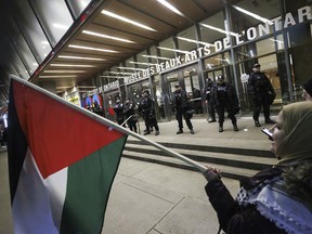 Palestinian protestors outside the AGO