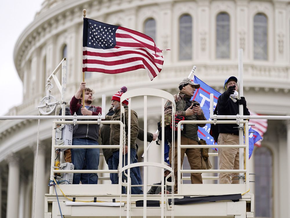 Man who helped drag cop into mob gets 5 years for Capitol riot attacks ...