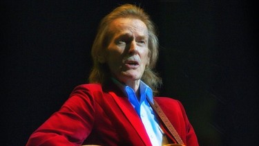 Almost 15,000 people have signed a petition to rename Highway 400 in honour of Gordon Lightfoot, a native of Orillia.