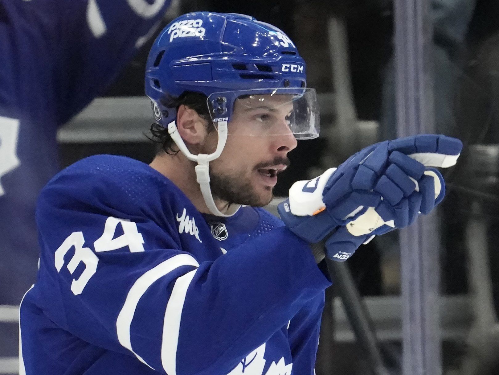 auston-matthews-ties-ron-ellis-for-6th-in-maple-leafs-career-points