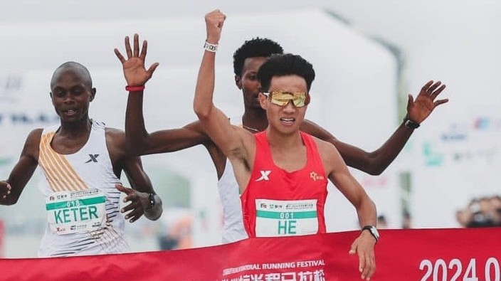 Three African runners seemingly let Chinese champ win Beijing marathon