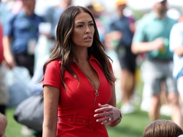  Paulina Gretzky looks on during the Par Three Contest prior to the 2024 Masters Tournament at Augusta National Golf Club on April 10, 2024 in Augusta, Georgia. (Warren Little/Getty Images)
