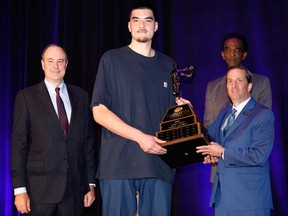 Zach Edey of the Purdue Boilermakers (centre) poses with Eric Oberman Executive Director of the Atlanta Tipoff Club (right) and Barry Goheen, Chairman of the Atlanta Tipoff Club (left) after being named the Naismith Men's College Player of the Year during the Naismith Awards Brunch at Phoenix Art Museum on April 7, 2024 in Phoenix, Ariz.