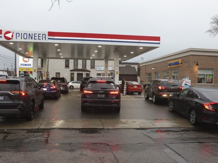 Motorists line up at a Pioneer gas station at Main St. and Gerrard St.. East to get gas at 158.9 cents per litre for regular and 167.6 cents a litre for diesel before the prices jumped overnight by 14 to 16 cents, on Wednesday, April 17, 2024.