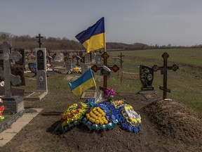 the grave of an Ukrainian soldier