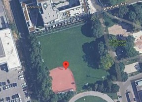 在这张 Google 地图屏幕截图中可以看到麦基嘉游乐场的棒球场。