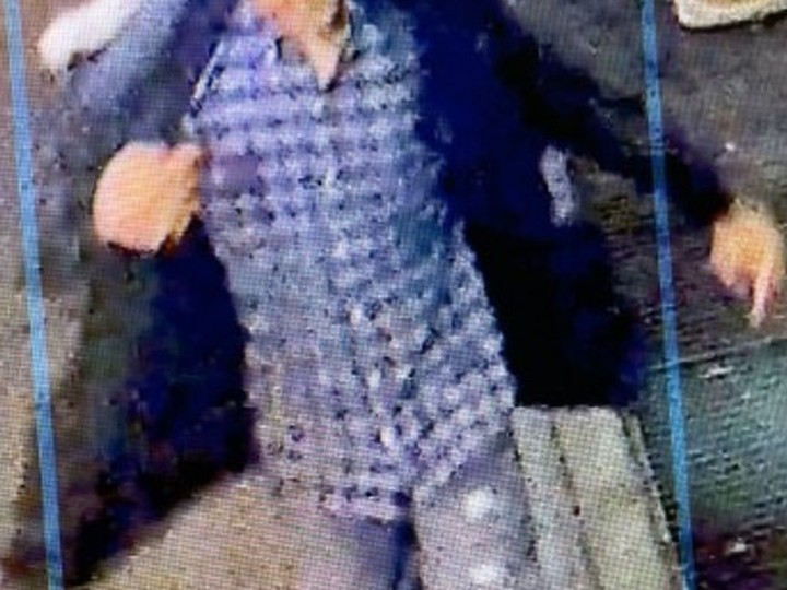  Investigators need help identifying and locating this man who is suspected of a stabbing a woman at Yonge-Dundas Square on Tuesday, April 30, 2024.