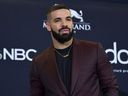 这张 2019 年 5 月 1 日的资料照片显示德雷克 (Drake) 在拉斯维加斯举行的公告牌音乐奖颁奖典礼上。  
